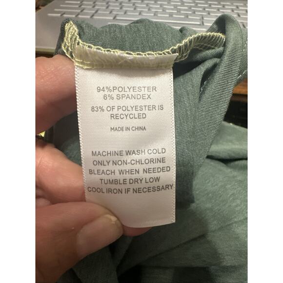 01.Algo Boys Green Performance Long Sleeve Shirt Moisture Wicking X-Large NWOT - Picture 4 of 5